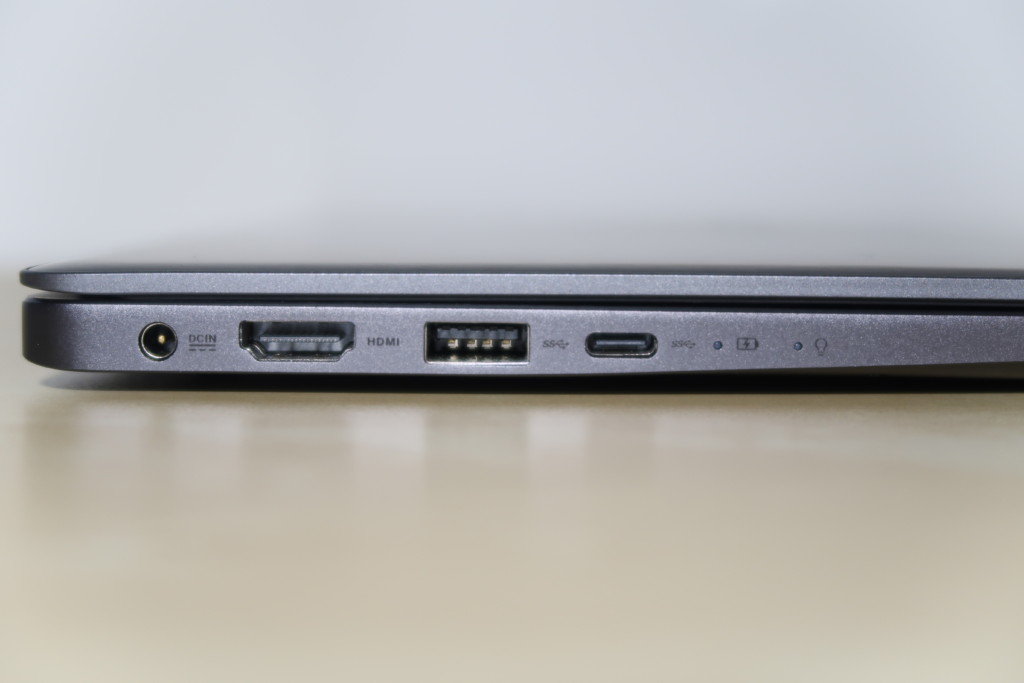 ASUS ZenBook UX331UN Anschlüsse linke Seite