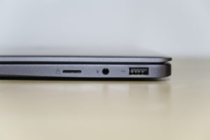ASUS ZenBook UX331UN Anschlüsse rechte Seite