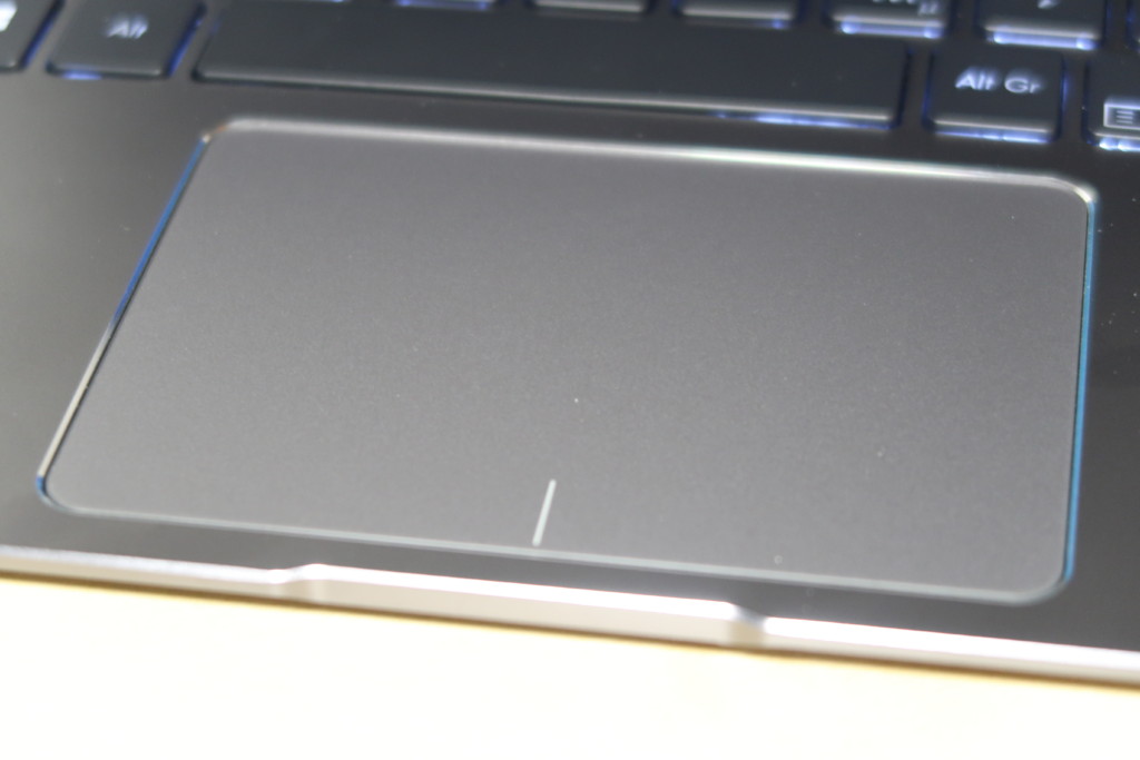ASUS ZenBook UX331UN Touchpad